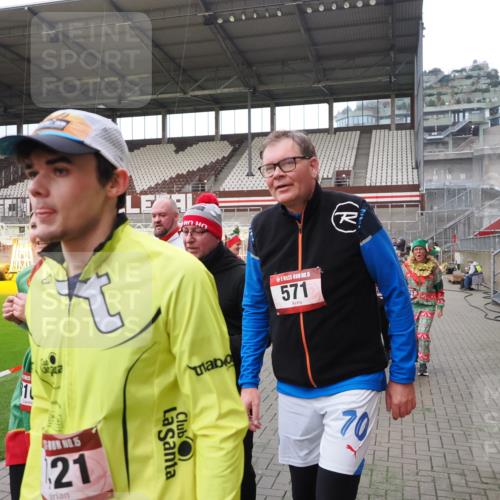 07.12.2025 - St. Pauli X-Mass-Run No. 15 Fabian Wolf http://msf.ph/oto/9397858 07.12.2025 10:47:34 Ziel 60, 78, 309, 522, 523, 1182, 1847, 1848, 1863, 2690, 3101, 3102, 3104, 3105, 3360, 4615, 4618, 4853, 4868, 4869 meine-sportfotos.de