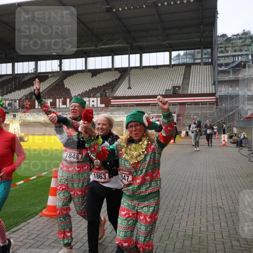 07.12.2025 - St. Pauli X-Mass-Run No. 15 Fabian Wolf http://msf.ph/oto/9397865 07.12.2025 10:47:36 Ziel 60, 78, 309, 522, 523, 1182, 1847, 1848, 1863, 2490, 2566, 2690, 3101, 3102, 3104, 3105, 3360, 4615, 4618, 4853, 4868, 4869 meine-sportfotos.de