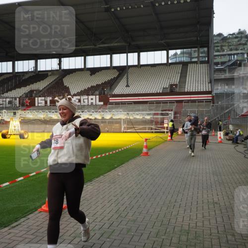 07.12.2025 - St. Pauli X-Mass-Run No. 15 Fabian Wolf http://msf.ph/oto/9397869 07.12.2025 10:47:38 Ziel 60, 78, 309, 522, 523, 1182, 1847, 1848, 1863, 2490, 2566, 2690, 3101, 3102, 3104, 3105, 3360, 4615, 4618, 4853, 4868, 4869 meine-sportfotos.de