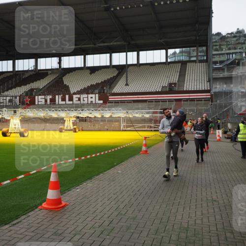 07.12.2025 - St. Pauli X-Mass-Run No. 15 Fabian Wolf http://msf.ph/oto/9397871 07.12.2025 10:47:40 Ziel 60, 78, 1182, 1555, 1847, 1848, 1863, 2490, 2566, 2690, 3101, 3102, 3104, 3105, 4072, 4615, 4618, 4853, 4868, 4869 meine-sportfotos.de