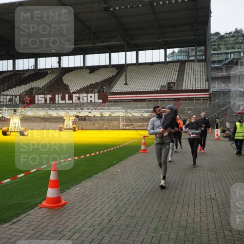 07.12.2025 - St. Pauli X-Mass-Run No. 15 Fabian Wolf http://msf.ph/oto/9397873 07.12.2025 10:47:40 Ziel 60, 78, 1182, 1555, 1847, 1848, 1863, 2490, 2566, 2690, 3101, 3102, 3104, 3105, 4072, 4615, 4618, 4853, 4868, 4869 meine-sportfotos.de