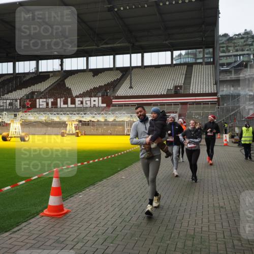 07.12.2025 - St. Pauli X-Mass-Run No. 15 Fabian Wolf http://msf.ph/oto/9397876 07.12.2025 10:47:41 Ziel 78, 1182, 1555, 1847, 1848, 1863, 2490, 2566, 2690, 3101, 3102, 3104, 3105, 4072, 4615, 4618, 4853, 4868, 4869 meine-sportfotos.de