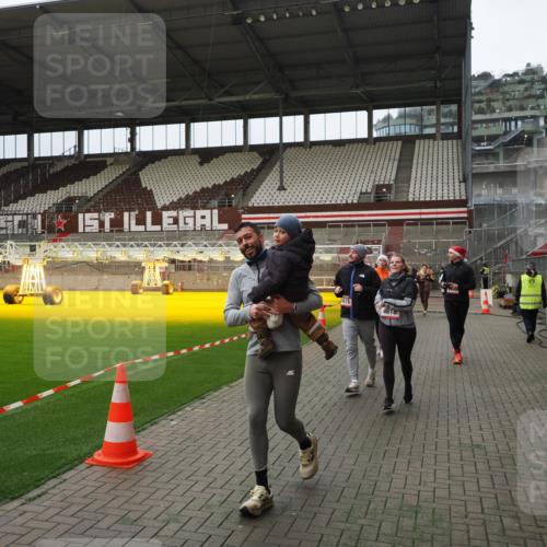 07.12.2025 - St. Pauli X-Mass-Run No. 15 Fabian Wolf http://msf.ph/oto/9397878 07.12.2025 10:47:41 Ziel 78, 1182, 1555, 1847, 1848, 1863, 2490, 2566, 2690, 3101, 3102, 3104, 3105, 4072, 4615, 4618, 4853, 4868, 4869 meine-sportfotos.de