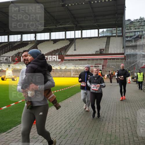 07.12.2025 - St. Pauli X-Mass-Run No. 15 Fabian Wolf http://msf.ph/oto/9397881 07.12.2025 10:47:42 Ziel 78, 1182, 1555, 2490, 2566, 2690, 3101, 3102, 3104, 3105, 4072, 4615, 4618, 4853, 4868, 4869 meine-sportfotos.de