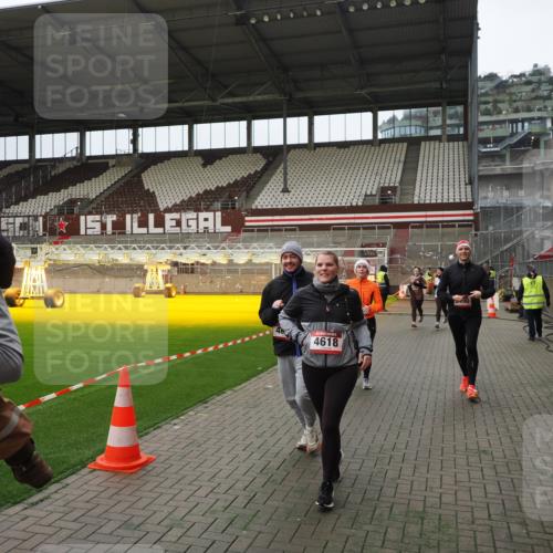07.12.2025 - St. Pauli X-Mass-Run No. 15 Fabian Wolf http://msf.ph/oto/9397883 07.12.2025 10:47:42 Ziel 78, 1182, 1555, 2490, 2566, 2690, 3101, 3102, 3104, 3105, 4072, 4615, 4618, 4853, 4868, 4869 meine-sportfotos.de