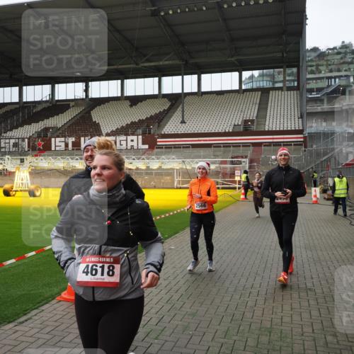 07.12.2025 - St. Pauli X-Mass-Run No. 15 Fabian Wolf http://msf.ph/oto/9397887 07.12.2025 10:47:43 Ziel 78, 1555, 2490, 2566, 2690, 3101, 3102, 3104, 3105, 4072, 4615, 4618, 4863, 4869 meine-sportfotos.de