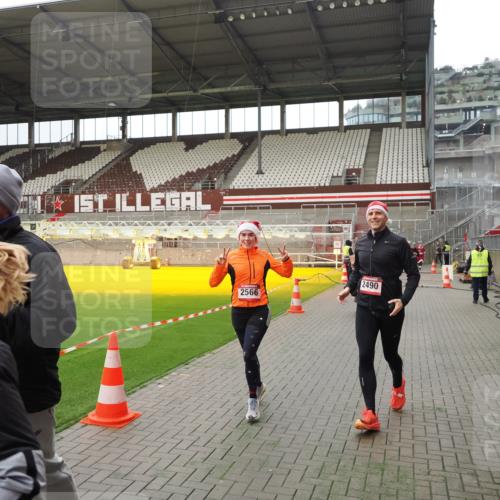 07.12.2025 - St. Pauli X-Mass-Run No. 15 Fabian Wolf http://msf.ph/oto/9397889 07.12.2025 10:47:44 Ziel 78, 1555, 2490, 2566, 2690, 3104, 3105, 4072, 4615, 4618, 4863 meine-sportfotos.de