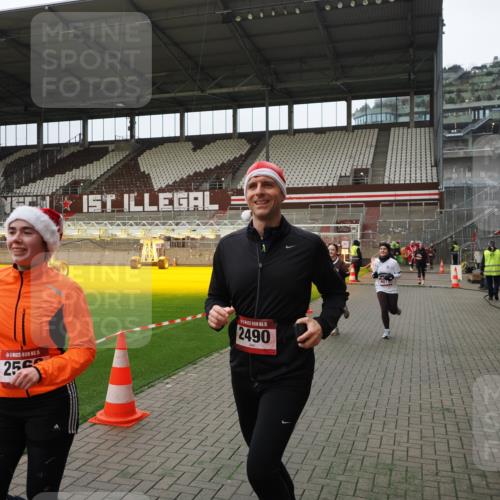 07.12.2025 - St. Pauli X-Mass-Run No. 15 Fabian Wolf http://msf.ph/oto/9397894 07.12.2025 10:47:45 Ziel 78, 282, 1555, 2490, 2566, 2690, 4072, 4615, 4618, 4863 meine-sportfotos.de