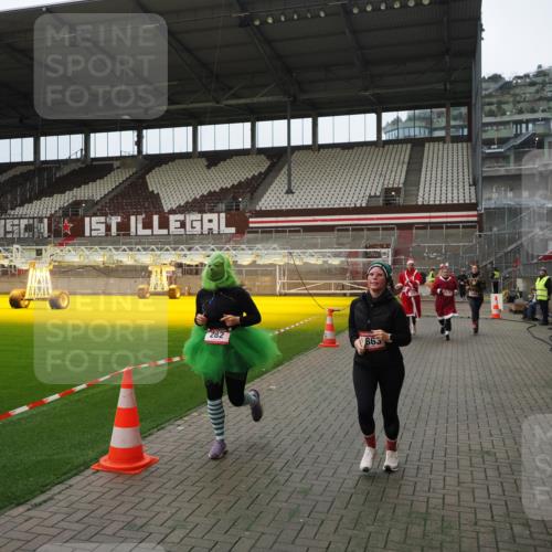 07.12.2025 - St. Pauli X-Mass-Run No. 15 Fabian Wolf http://msf.ph/oto/9397909 07.12.2025 10:47:52 Ziel 282, 513, 553, 1555, 2490, 2566, 2608, 2611, 2690, 4072, 4615, 4618, 4863 meine-sportfotos.de