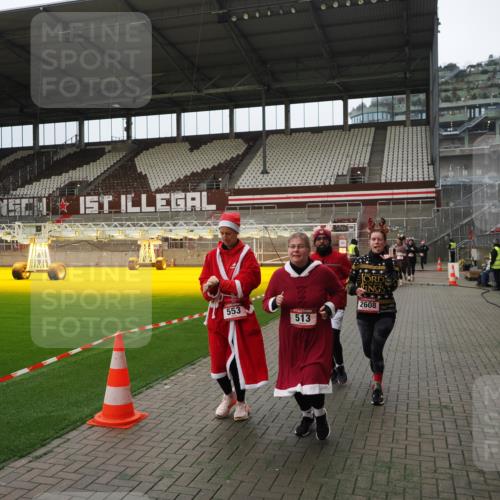 07.12.2025 - St. Pauli X-Mass-Run No. 15 Fabian Wolf http://msf.ph/oto/9397922 07.12.2025 10:47:56 Ziel 282, 472, 513, 553, 1555, 2608, 2611, 4072, 4863 meine-sportfotos.de