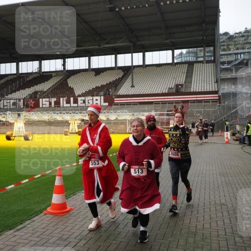 07.12.2025 - St. Pauli X-Mass-Run No. 15 Fabian Wolf http://msf.ph/oto/9397923 07.12.2025 10:47:56 Ziel 282, 472, 513, 553, 1555, 2608, 2611, 4072, 4863 meine-sportfotos.de
