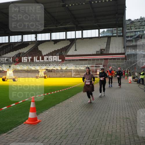 07.12.2025 - St. Pauli X-Mass-Run No. 15 Fabian Wolf http://msf.ph/oto/9397929 07.12.2025 10:48:01 Ziel 282, 472, 513, 553, 2146, 2147, 2608, 2611, 4863 meine-sportfotos.de
