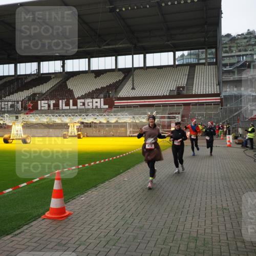07.12.2025 - St. Pauli X-Mass-Run No. 15 Fabian Wolf http://msf.ph/oto/9397930 07.12.2025 10:48:01 Ziel 282, 472, 513, 553, 2146, 2147, 2608, 2611, 4863 meine-sportfotos.de