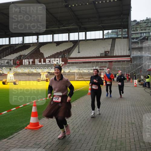 07.12.2025 - St. Pauli X-Mass-Run No. 15 Fabian Wolf http://msf.ph/oto/9397936 07.12.2025 10:48:02 Ziel 282, 472, 513, 553, 1195, 2146, 2147, 2608, 2611, 4863 meine-sportfotos.de