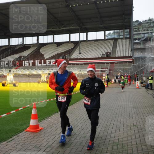 07.12.2025 - St. Pauli X-Mass-Run No. 15 Fabian Wolf http://msf.ph/oto/9397946 07.12.2025 10:48:05 Ziel 282, 472, 513, 553, 1195, 2028, 2146, 2147, 2501, 2608, 2611, 4229 meine-sportfotos.de