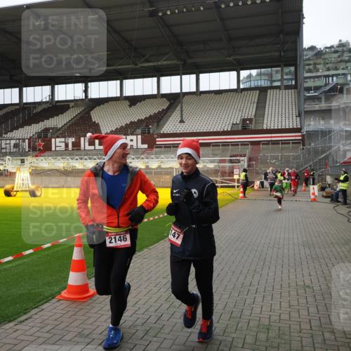 07.12.2025 - St. Pauli X-Mass-Run No. 15 Fabian Wolf http://msf.ph/oto/9397947 07.12.2025 10:48:05 Ziel 282, 472, 513, 553, 1195, 2028, 2146, 2147, 2501, 2608, 2611, 4229 meine-sportfotos.de