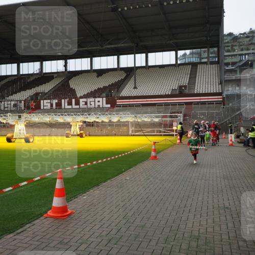 07.12.2025 - St. Pauli X-Mass-Run No. 15 Fabian Wolf http://msf.ph/oto/9397951 07.12.2025 10:48:07 Ziel 472, 513, 553, 1195, 2028, 2146, 2147, 2339, 2501, 2608, 2611, 3018, 3598, 4229 meine-sportfotos.de