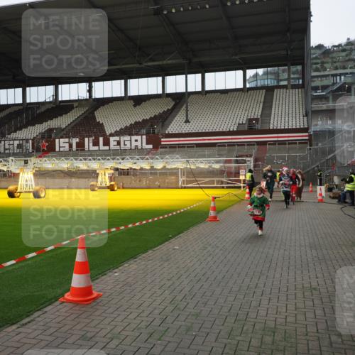 07.12.2025 - St. Pauli X-Mass-Run No. 15 Fabian Wolf http://msf.ph/oto/9397954 07.12.2025 10:48:08 Ziel 472, 1195, 2028, 2146, 2147, 2339, 2501, 2608, 2611, 3018, 3598, 4229 meine-sportfotos.de