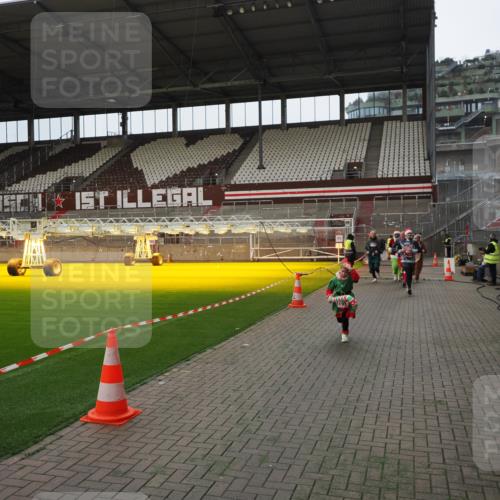 07.12.2025 - St. Pauli X-Mass-Run No. 15 Fabian Wolf http://msf.ph/oto/9397956 07.12.2025 10:48:08 Ziel 472, 1195, 2028, 2146, 2147, 2339, 2501, 2608, 2611, 3018, 3598, 4229 meine-sportfotos.de