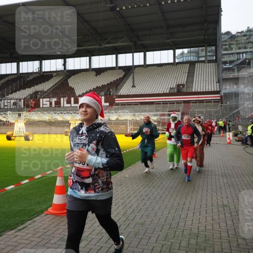 07.12.2025 - St. Pauli X-Mass-Run No. 15 Fabian Wolf http://msf.ph/oto/9397969 07.12.2025 10:48:12 Ziel 472, 876, 1195, 2028, 2146, 2147, 2339, 2501, 3018, 3598, 4229 meine-sportfotos.de
