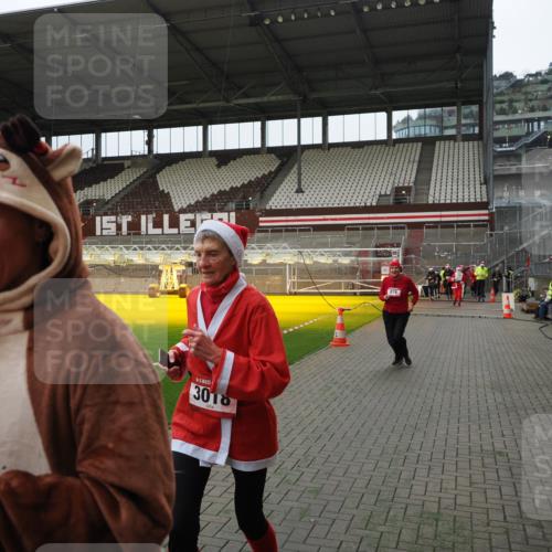 07.12.2025 - St. Pauli X-Mass-Run No. 15 Fabian Wolf http://msf.ph/oto/9397983 07.12.2025 10:48:16 Ziel 876, 1195, 2028, 2146, 2147, 2339, 2501, 2803, 3018, 3598, 4229 meine-sportfotos.de