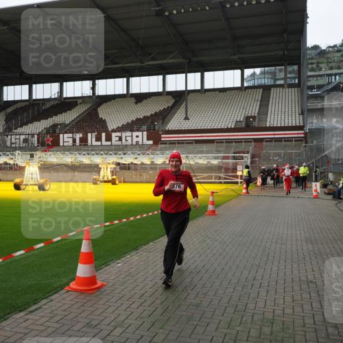 07.12.2025 - St. Pauli X-Mass-Run No. 15 Fabian Wolf http://msf.ph/oto/9397988 07.12.2025 10:48:17 Ziel 876, 1195, 1265, 2028, 2146, 2147, 2339, 2501, 2803, 3018, 3598, 4229 meine-sportfotos.de