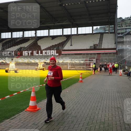 07.12.2025 - St. Pauli X-Mass-Run No. 15 Fabian Wolf http://msf.ph/oto/9397990 07.12.2025 10:48:18 Ziel 876, 1195, 1265, 1267, 2028, 2146, 2147, 2339, 2501, 2797, 2803, 3018, 3598, 4229 meine-sportfotos.de