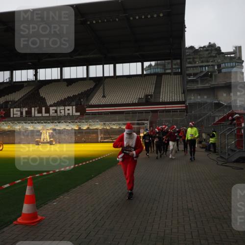 07.12.2025 - St. Pauli X-Mass-Run No. 15 Fabian Wolf http://msf.ph/oto/9397991 07.12.2025 10:48:23 Ziel 577, 876, 1265, 1267, 2028, 2232, 2233, 2235, 2239, 2241, 2339, 2501, 2796, 2797, 2803, 3018, 3598, 4229, 4447, 4598 meine-sportfotos.de