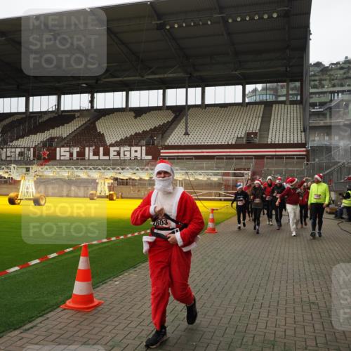 07.12.2025 - St. Pauli X-Mass-Run No. 15 Fabian Wolf http://msf.ph/oto/9397996 07.12.2025 10:48:24 Ziel 577, 876, 1265, 1267, 2028, 2232, 2233, 2235, 2239, 2241, 2339, 2501, 2796, 2797, 2803, 3018, 3598, 4229, 4447, 4598 meine-sportfotos.de