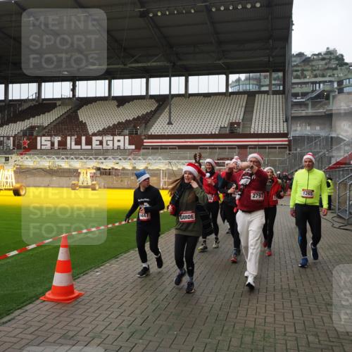 07.12.2025 - St. Pauli X-Mass-Run No. 15 Fabian Wolf http://msf.ph/oto/9398002 07.12.2025 10:48:27 Ziel 577, 633, 876, 1265, 1267, 2232, 2233, 2235, 2239, 2241, 2796, 2797, 2803, 4447, 4598 meine-sportfotos.de