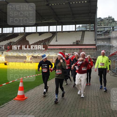 07.12.2025 - St. Pauli X-Mass-Run No. 15 Fabian Wolf http://msf.ph/oto/9398003 07.12.2025 10:48:28 Ziel 233, 577, 633, 876, 1265, 1267, 2232, 2233, 2235, 2239, 2241, 2796, 2797, 2803, 4447, 4598 meine-sportfotos.de
