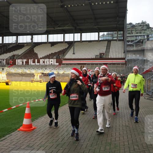 07.12.2025 - St. Pauli X-Mass-Run No. 15 Fabian Wolf http://msf.ph/oto/9398004 07.12.2025 10:48:28 Ziel 233, 577, 633, 876, 1265, 1267, 2232, 2233, 2235, 2239, 2241, 2796, 2797, 2803, 4447, 4598 meine-sportfotos.de