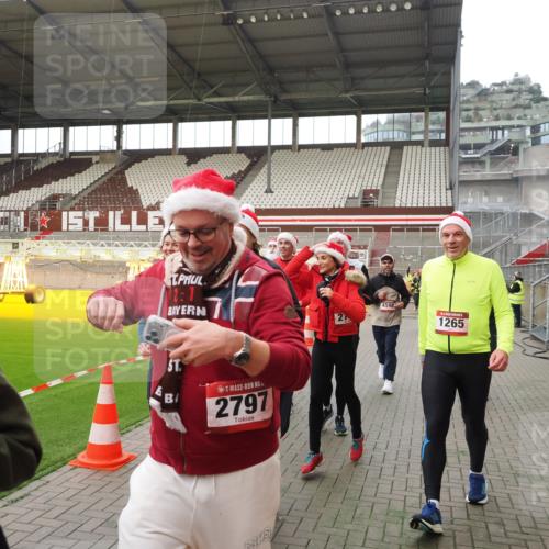 07.12.2025 - St. Pauli X-Mass-Run No. 15 Fabian Wolf http://msf.ph/oto/9398011 07.12.2025 10:48:29 Ziel 233, 290, 577, 633, 876, 935, 1265, 1267, 1517, 1521, 2232, 2233, 2235, 2239, 2241, 2796, 2797, 2803, 4447, 4598 meine-sportfotos.de
