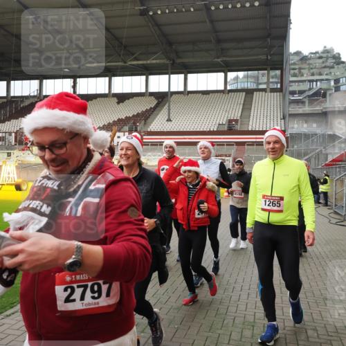 07.12.2025 - St. Pauli X-Mass-Run No. 15 Fabian Wolf http://msf.ph/oto/9398012 07.12.2025 10:48:29 Ziel 233, 290, 577, 633, 876, 935, 1265, 1267, 1517, 1521, 2232, 2233, 2235, 2239, 2241, 2796, 2797, 2803, 4447, 4598 meine-sportfotos.de