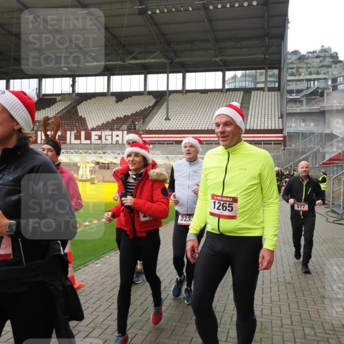07.12.2025 - St. Pauli X-Mass-Run No. 15 Fabian Wolf http://msf.ph/oto/9398015 07.12.2025 10:48:30 Ziel 233, 290, 577, 633, 876, 935, 1265, 1267, 1515, 1516, 1517, 1521, 2232, 2233, 2235, 2239, 2241, 2796, 2797, 2803, 4447, 4598 meine-sportfotos.de
