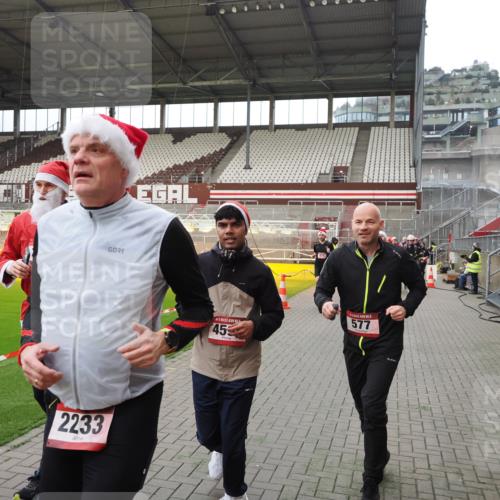 07.12.2025 - St. Pauli X-Mass-Run No. 15 Fabian Wolf http://msf.ph/oto/9398020 07.12.2025 10:48:31 Ziel 233, 290, 577, 633, 935, 1265, 1267, 1515, 1516, 1517, 1521, 2232, 2233, 2235, 2239, 2241, 2796, 2797, 2803, 3017, 3019, 4447, 4598 meine-sportfotos.de