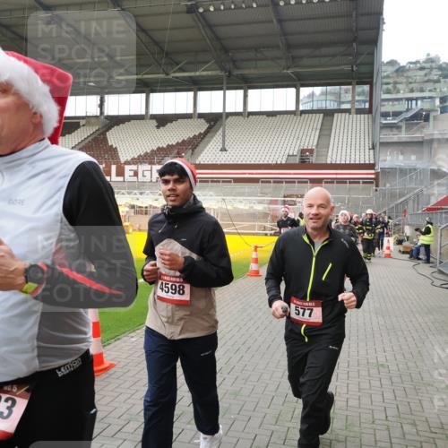 07.12.2025 - St. Pauli X-Mass-Run No. 15 Fabian Wolf http://msf.ph/oto/9398021 07.12.2025 10:48:32 Ziel 233, 290, 577, 633, 935, 1265, 1267, 1515, 1516, 1517, 1521, 2232, 2233, 2235, 2239, 2241, 2796, 2797, 2803, 3017, 3019, 4447, 4598 meine-sportfotos.de