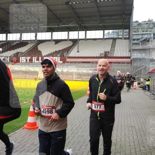 07.12.2025 - St. Pauli X-Mass-Run No. 15 Fabian Wolf http://msf.ph/oto/9398022 07.12.2025 10:48:32 Ziel 233, 290, 577, 633, 935, 1265, 1267, 1515, 1516, 1517, 1521, 2232, 2233, 2235, 2239, 2241, 2796, 2797, 2803, 3017, 3019, 4447, 4598 meine-sportfotos.de