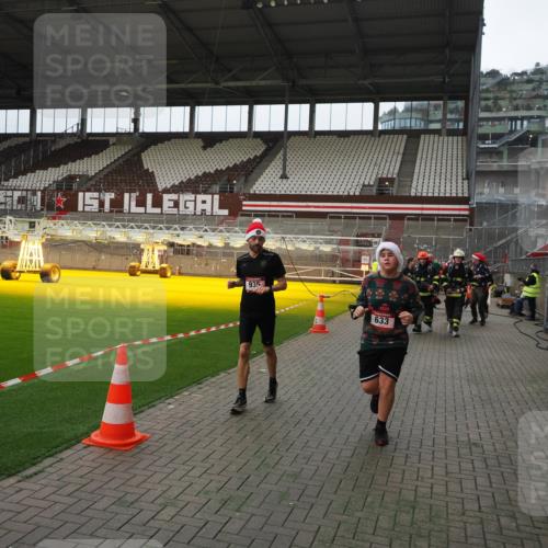 07.12.2025 - St. Pauli X-Mass-Run No. 15 Fabian Wolf http://msf.ph/oto/9398026 07.12.2025 10:48:34 Ziel 233, 290, 577, 633, 935, 1009, 1087, 1265, 1267, 1515, 1516, 1517, 1521, 2232, 2233, 2235, 2239, 2241, 2796, 2797, 2803, 3017, 3019, 4447, 4598 meine-sportfotos.de