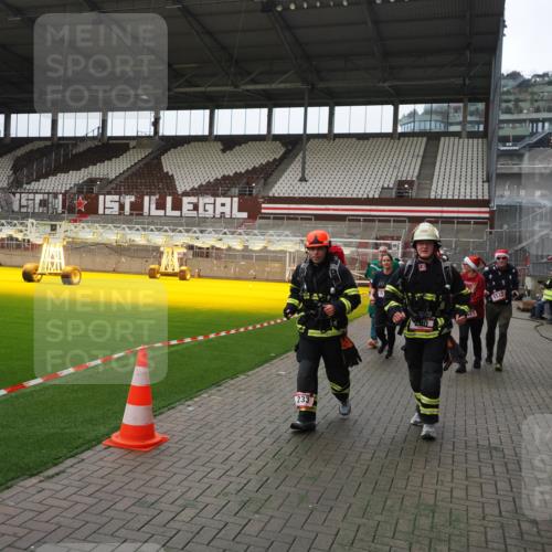 07.12.2025 - St. Pauli X-Mass-Run No. 15 Fabian Wolf http://msf.ph/oto/9398030 07.12.2025 10:48:38 Ziel 233, 290, 577, 633, 935, 1009, 1087, 1188, 1189, 1267, 1515, 1516, 1517, 1521, 2232, 2233, 2235, 2239, 2241, 2268, 2269, 2796, 2797, 3017, 3019, 3346, 4447, 4598 meine-sportfotos.de