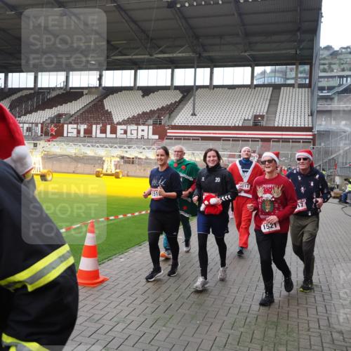 07.12.2025 - St. Pauli X-Mass-Run No. 15 Fabian Wolf http://msf.ph/oto/9398041 07.12.2025 10:48:40 Ziel 233, 290, 577, 633, 935, 1009, 1087, 1188, 1189, 1515, 1516, 1517, 1521, 1895, 2232, 2233, 2239, 2241, 2268, 2269, 3017, 3019, 3346, 4598 meine-sportfotos.de