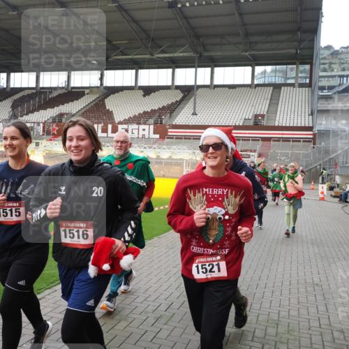 07.12.2025 - St. Pauli X-Mass-Run No. 15 Fabian Wolf http://msf.ph/oto/9398044 07.12.2025 10:48:41 Ziel 233, 290, 577, 592, 633, 935, 1009, 1087, 1188, 1189, 1515, 1516, 1517, 1521, 1895, 2232, 2268, 2269, 3017, 3019, 3346, 4598 meine-sportfotos.de