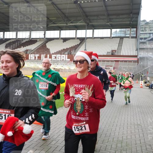 07.12.2025 - St. Pauli X-Mass-Run No. 15 Fabian Wolf http://msf.ph/oto/9398045 07.12.2025 10:48:41 Ziel 233, 290, 577, 592, 633, 935, 1009, 1087, 1188, 1189, 1515, 1516, 1517, 1521, 1895, 2232, 2268, 2269, 3017, 3019, 3346, 4598 meine-sportfotos.de