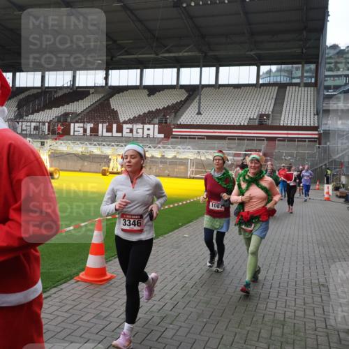 07.12.2025 - St. Pauli X-Mass-Run No. 15 Fabian Wolf http://msf.ph/oto/9398051 07.12.2025 10:48:43 Ziel 233, 290, 590, 592, 633, 935, 1009, 1087, 1188, 1189, 1515, 1516, 1517, 1521, 1895, 2268, 2269, 2512, 3017, 3019, 3346 meine-sportfotos.de