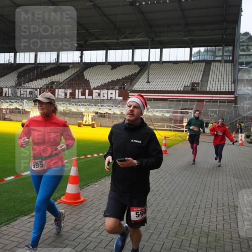 07.12.2025 - St. Pauli X-Mass-Run No. 15 Fabian Wolf http://msf.ph/oto/9398078 07.12.2025 10:48:49 Ziel 290, 590, 592, 935, 1009, 1087, 1188, 1189, 1515, 1516, 1517, 1521, 1895, 2268, 2269, 2512, 2515, 3017, 3019, 3346 meine-sportfotos.de
