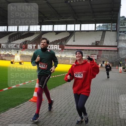 07.12.2025 - St. Pauli X-Mass-Run No. 15 Fabian Wolf http://msf.ph/oto/9398085 07.12.2025 10:48:52 Ziel 379, 590, 592, 1009, 1019, 1087, 1188, 1189, 1895, 2268, 2269, 2512, 2515, 3346 meine-sportfotos.de