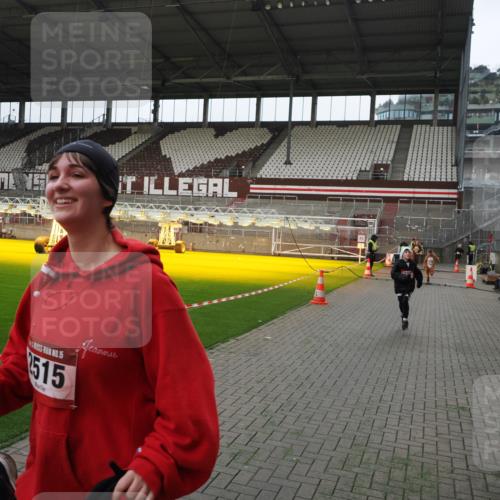 07.12.2025 - St. Pauli X-Mass-Run No. 15 Fabian Wolf http://msf.ph/oto/9398088 07.12.2025 10:48:52 Ziel 379, 590, 592, 1009, 1019, 1087, 1188, 1189, 1895, 2268, 2269, 2512, 2515, 3346 meine-sportfotos.de