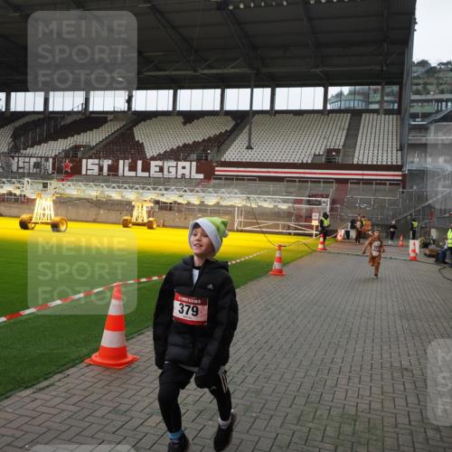 07.12.2025 - St. Pauli X-Mass-Run No. 15 Fabian Wolf http://msf.ph/oto/9398095 07.12.2025 10:48:54 Ziel 379, 590, 592, 1009, 1019, 1087, 1188, 1189, 1895, 2268, 2269, 2512, 2515, 3346 meine-sportfotos.de