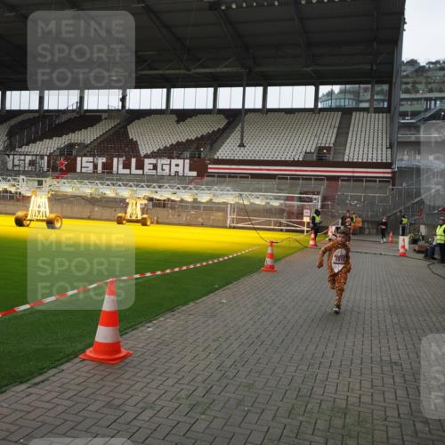 07.12.2025 - St. Pauli X-Mass-Run No. 15 Fabian Wolf http://msf.ph/oto/9398096 07.12.2025 10:48:55 Ziel 379, 590, 592, 1019, 1164, 1188, 1189, 1895, 2268, 2269, 2512, 2515, 3346 meine-sportfotos.de