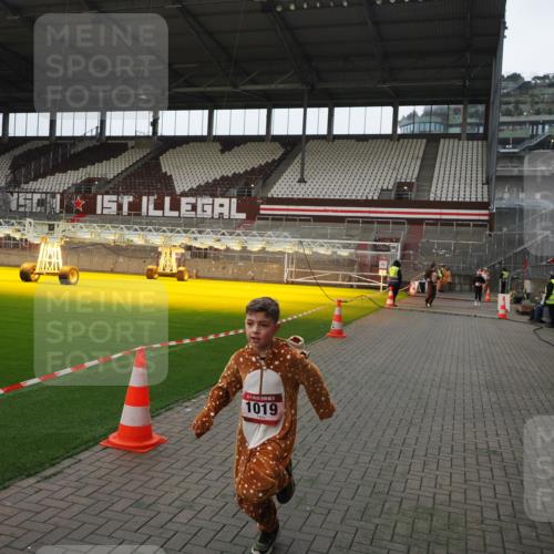 07.12.2025 - St. Pauli X-Mass-Run No. 15 Fabian Wolf http://msf.ph/oto/9398101 07.12.2025 10:48:56 Ziel 379, 590, 592, 1019, 1164, 1166, 1188, 1189, 1895, 2268, 2269, 2512, 2515 meine-sportfotos.de